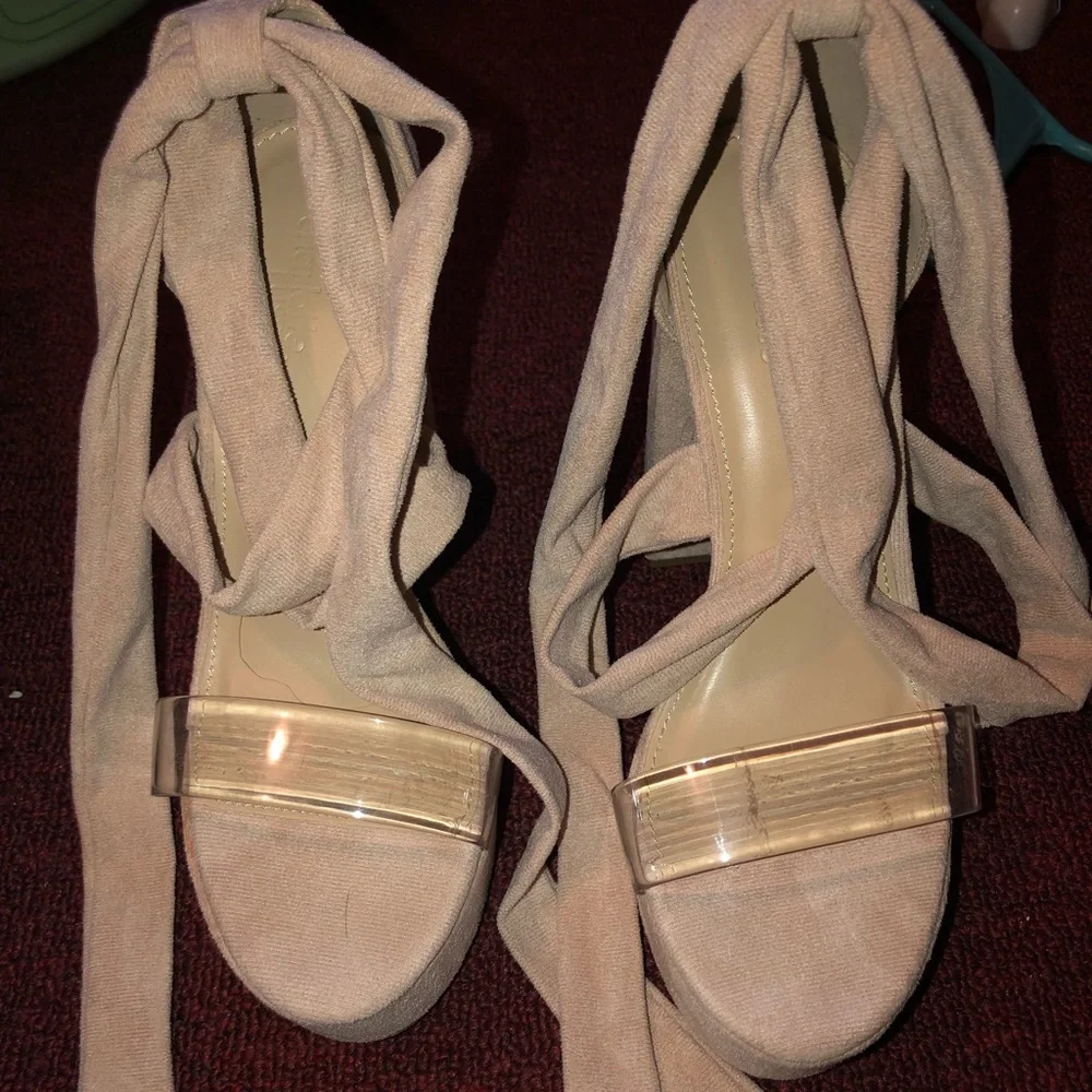 Semi-Formal / Formal dresses - Picture 8 of 9